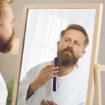 Questa immagine ha l'attributo alt vuoto; il nome del file è uomo-specchio.jpg